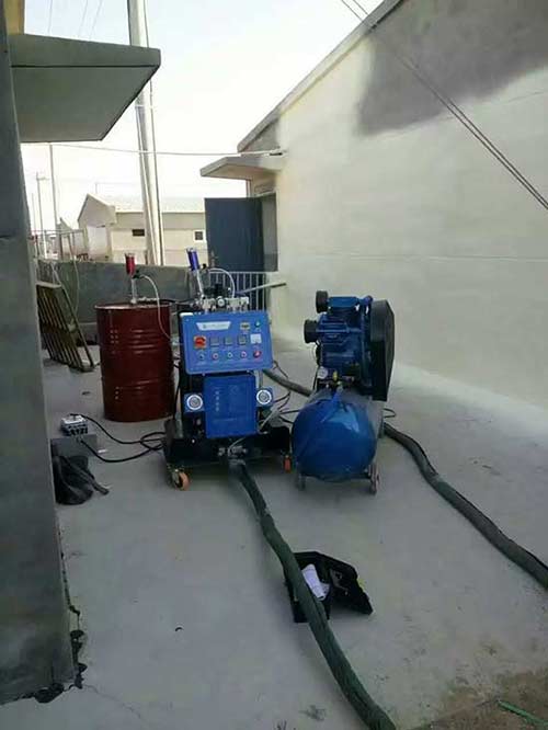 墻面噴涂機多少錢一臺(圖1) Q2600保溫聚氨酯墻面噴涂機