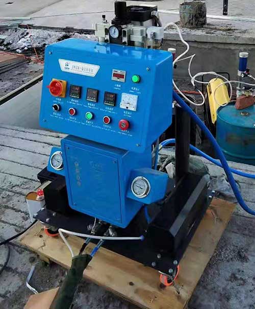 養(yǎng)殖場聚氨酯保溫 專用聚氨酯噴涂機(jī)(圖1) Q2600養(yǎng)殖場保溫專用聚氨酯噴涂機(jī)