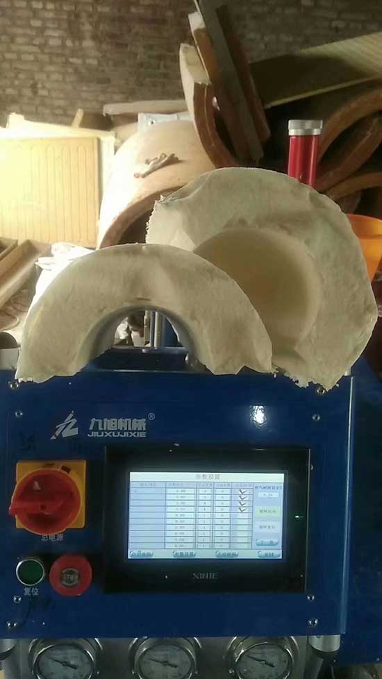 硬質(zhì)保溫聚氨酯瓦殼生產(chǎn)有哪些機器(圖1) 硬質(zhì)保溫聚氨酯瓦殼生產(chǎn)有哪些機器