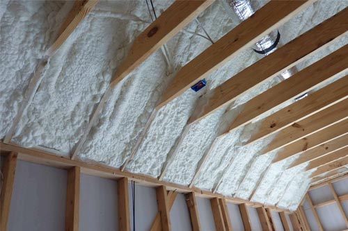 木屋聚氨酯噴涂保溫隔音民宿噴涂發(fā)泡保溫(圖2) 木屋聚氨酯噴涂保溫隔音民宿噴涂發(fā)泡保溫