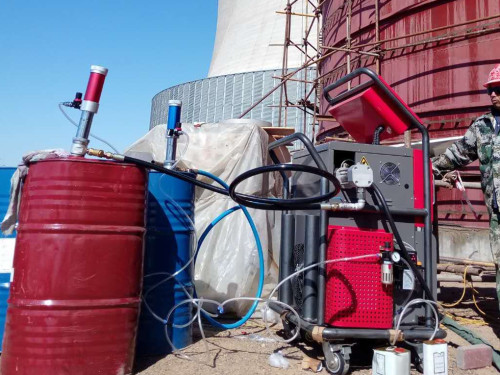 進(jìn)口聚脲噴涂機(jī)(圖1) 進(jìn)口聚脲噴涂機(jī)電廠除鹽水箱防腐施工