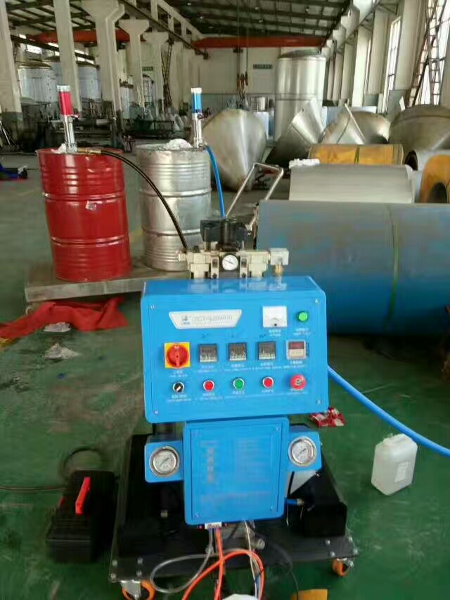 不銹鋼水箱保溫層用聚氨酯發(fā)泡料填充保溫嗎(圖2) Q2600不銹鋼水箱保溫層用聚氨酯發(fā)泡料填充保溫噴涂機(jī)