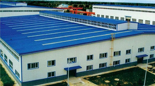 廠房頂棚彩鋼瓦防腐聚脲噴涂料(圖1) 廠房頂棚彩鋼瓦防腐聚脲噴涂料噴涂案例