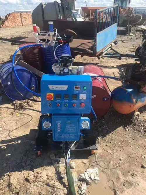 陜西聚氨酯噴涂機(jī)(圖1) 陜西聚氨酯噴涂機(jī)養(yǎng)殖場(chǎng)保溫施工